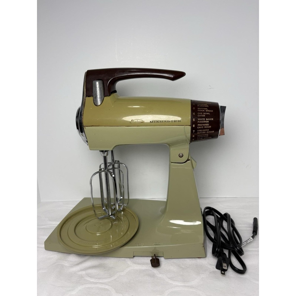 Vintage Sunbeam Mixmaster Stand Mixer 1-7A Avocado Green 2 Beaters retro kitchen
